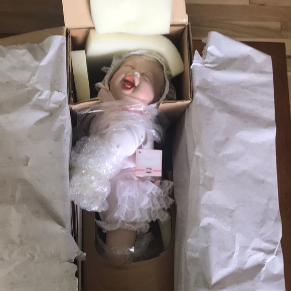 Ashton Drake “Sarah” Collectable Doll - Picture 3 of 8